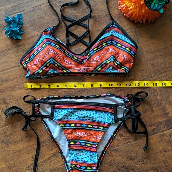 Colorful bikini - Picture 2 of 4